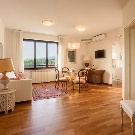 شقة Royal Sea View Private Parking مارينا دي بييتراسانْت